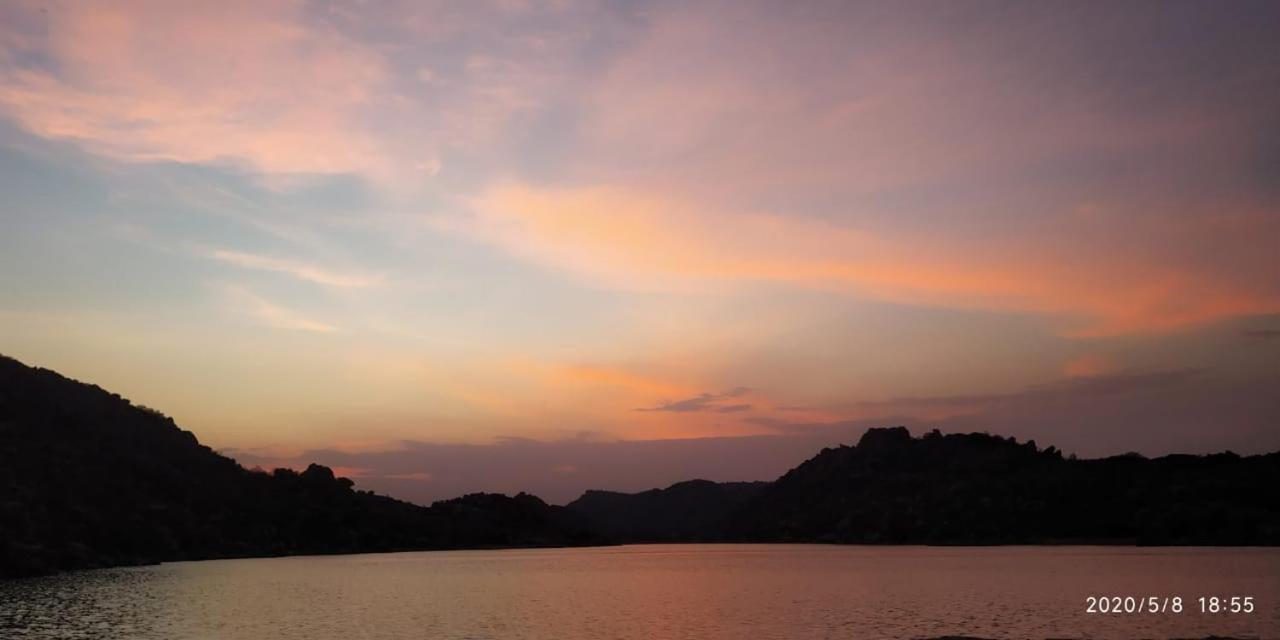 Island Vibes Hampi Guesthouse Ngoại thất bức ảnh
